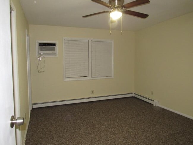 Building Photo - 7 Tree Hollow Ln