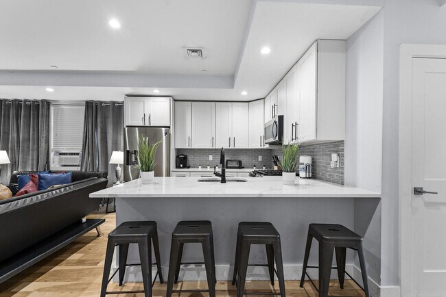 Building Photo - 1011 Bennington St