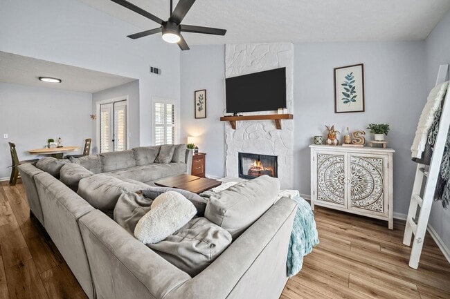 Building Photo - Whitemarsh Island Gem - Charming 3-Bedroom Home on a Corner Lot in Battery Point