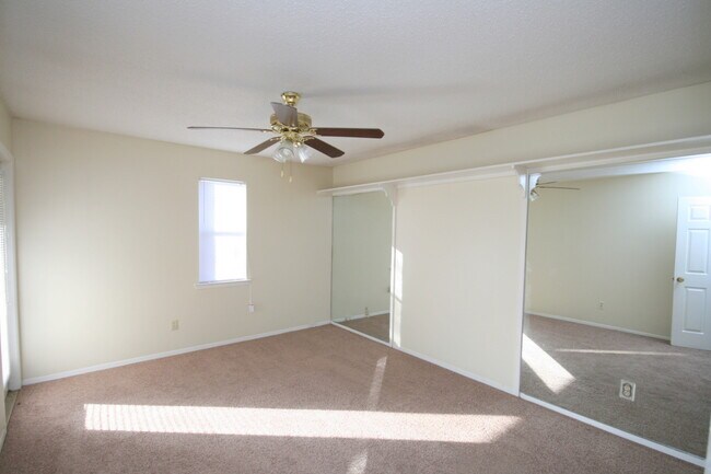 Building Photo - 6644 Willow Pointe Dr NW