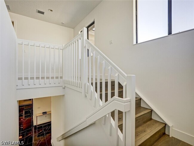 Building Photo - 5126 Panella Ave