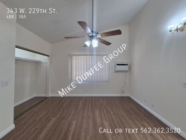 Building Photo - 343 W 229th St