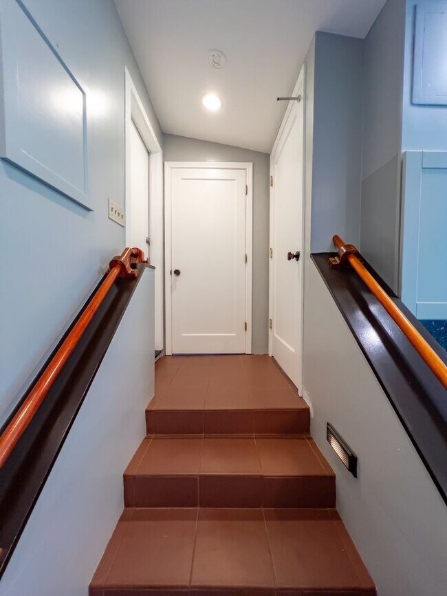 Building Photo - Charming Country Studio with Vineyard View...