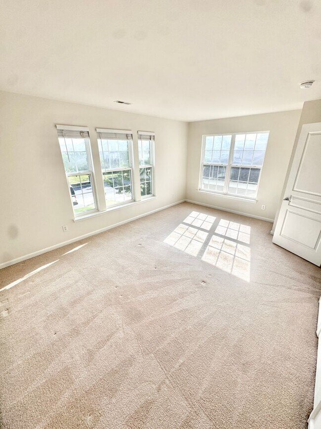 Building Photo - THREE BEDROOM/2.5 BATH TOWNHOME located in PARKLAND School District!