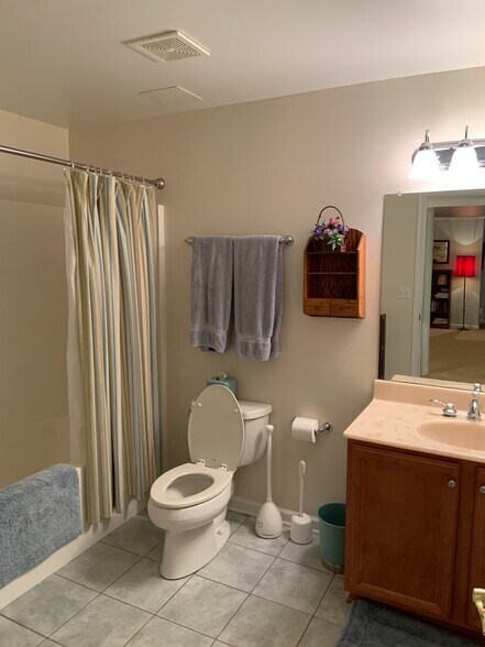 Building Photo - 11 Doris Dr