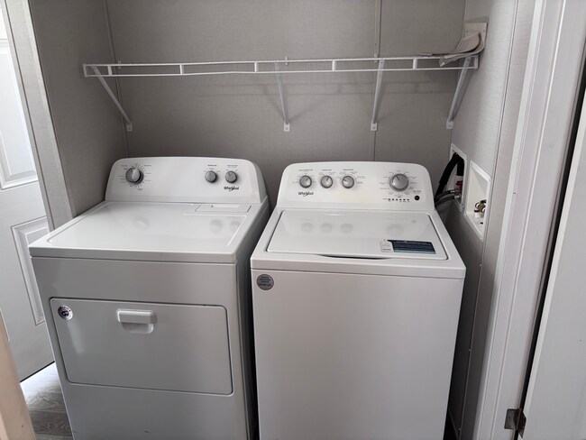 Building Photo - 37 Pansy Dr