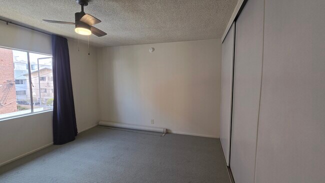 Building Photo - 526 S St Andrews Pl