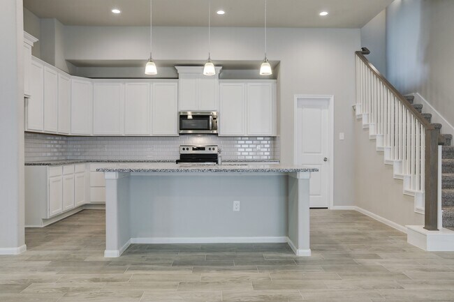 Building Photo - 725 W Foley St