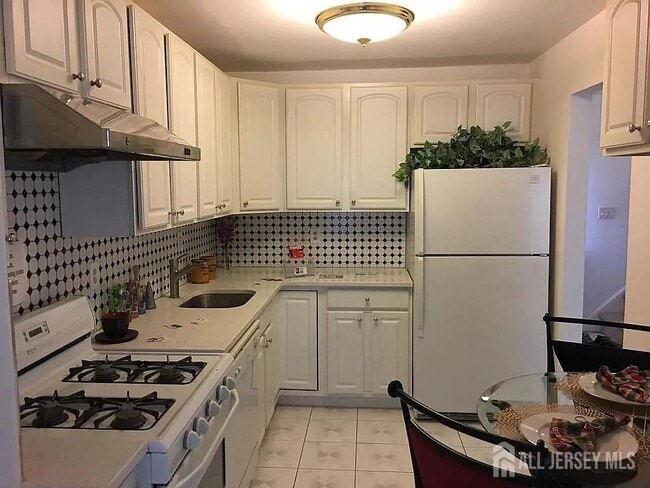 Building Photo - 5 Pheasant Run