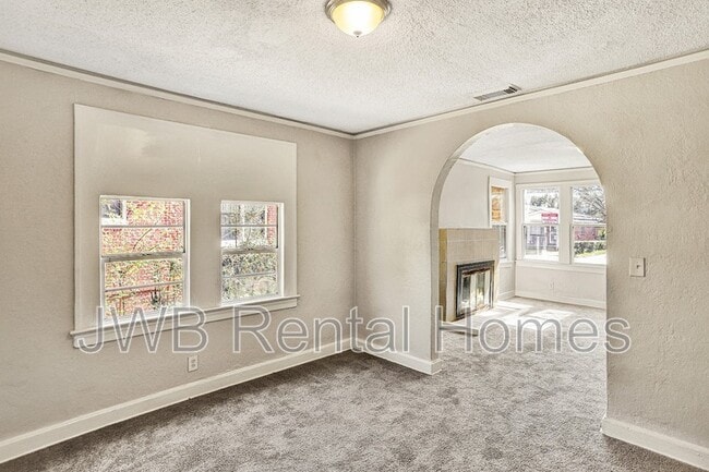 Building Photo - 1171 W 12th St