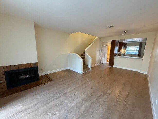 Building Photo - Central Camarillo Condo now Available