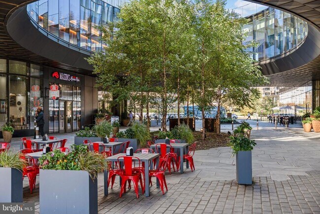 Building Photo - 45 Sutton Square SW