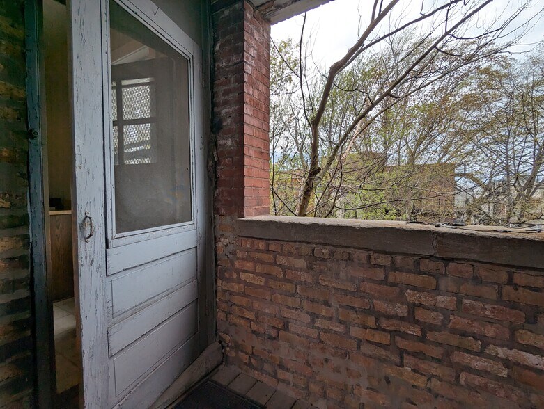 Building Photo - 3523 N Racine Ave