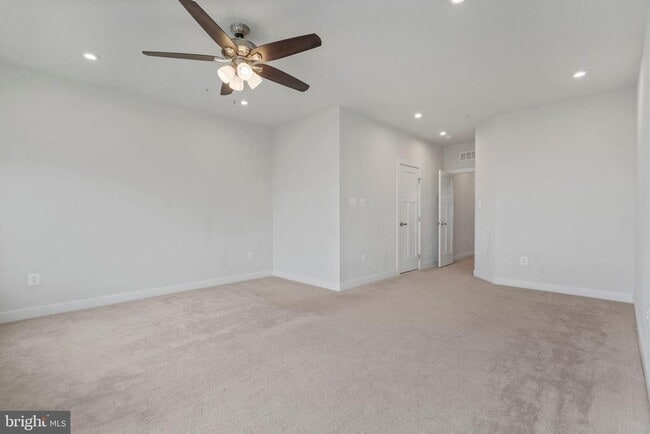 Building Photo - 5908 Etterbeek St