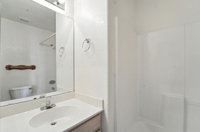Building Photo - Resort-Style Living in Sunbird Golf Resort...