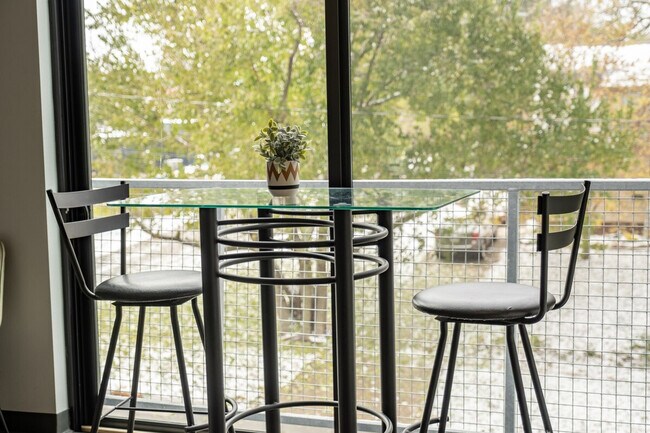 Building Photo - 2301 Ingersoll Ave