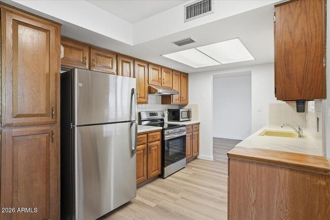 Building Photo - 6408 E Butte St