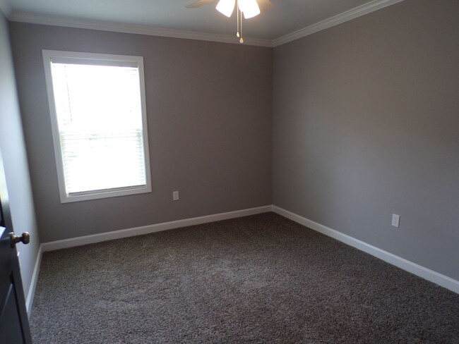 Building Photo - Shady Oak Apartments, Lowe Drive, Enterpri...