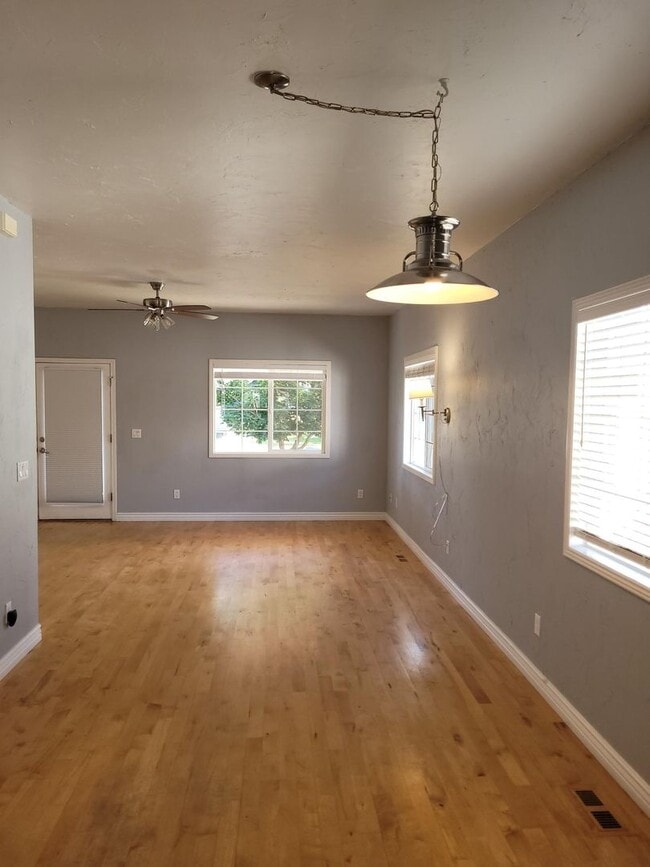 Building Photo - Home Near Downtown Boise!