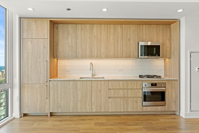 Building Photo - 214 W Hill St