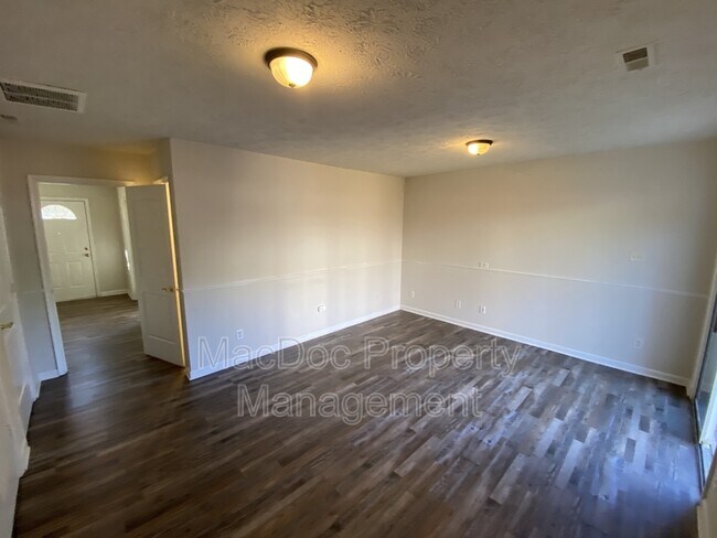 Building Photo - 105 Raquel Ct