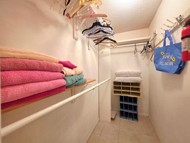 Building Photo - 719 Flanders Dr