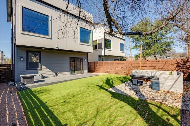 Building Photo - 1417 Kramer Ln