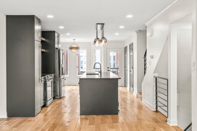Building Photo - 512 Lockerbie Cir N