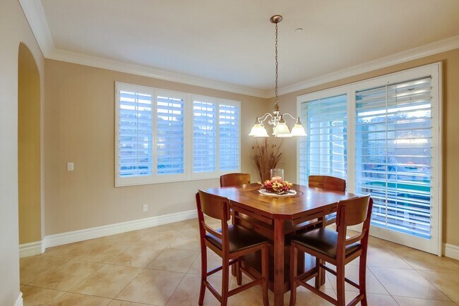 Building Photo - 452 Taylor Dr