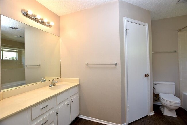 Building Photo - 609 Rollingway Dr