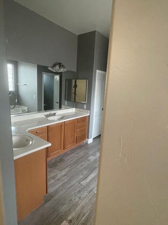 Building Photo - Southwest Beauty