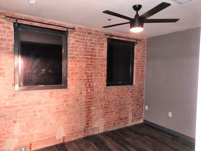 Building Photo - 901 9th St