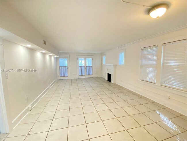 Building Photo - 4600 NE 1st Ave