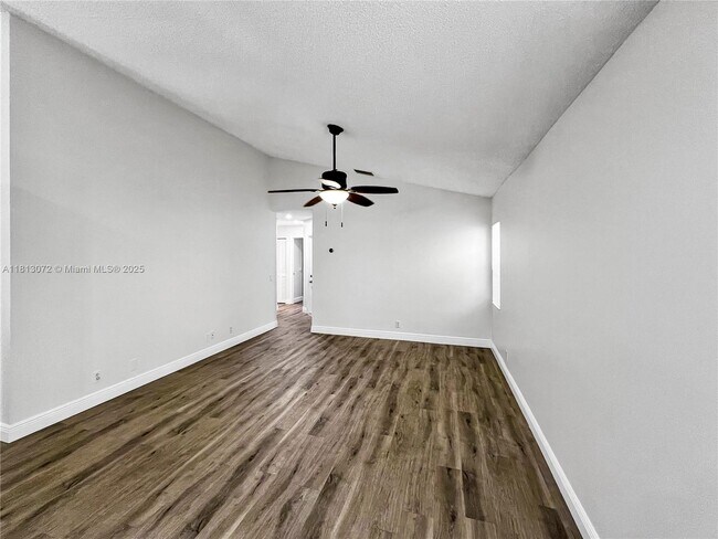 Building Photo - 841 Stanton Dr