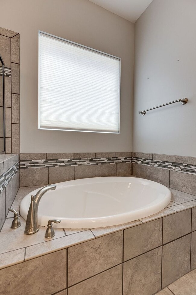 Building Photo - **Stunning 3BE/2.5BA home in a stellar nei...