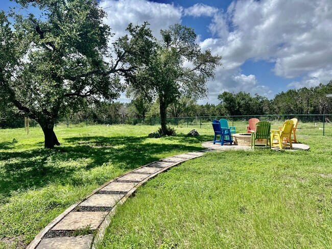 Building Photo - Hill Country Escape - 4 Bed/4 Bath Modern ...