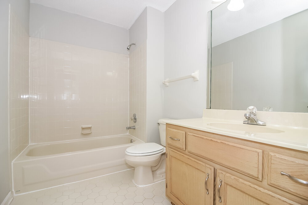 Building Photo - 8731 Oak Trail Ln