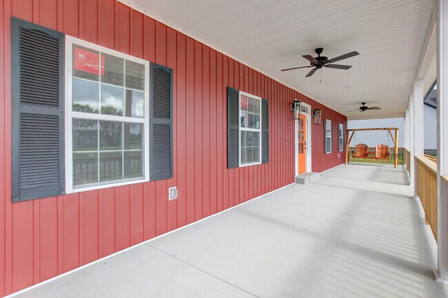 Building Photo - 135 Riverbend Dr