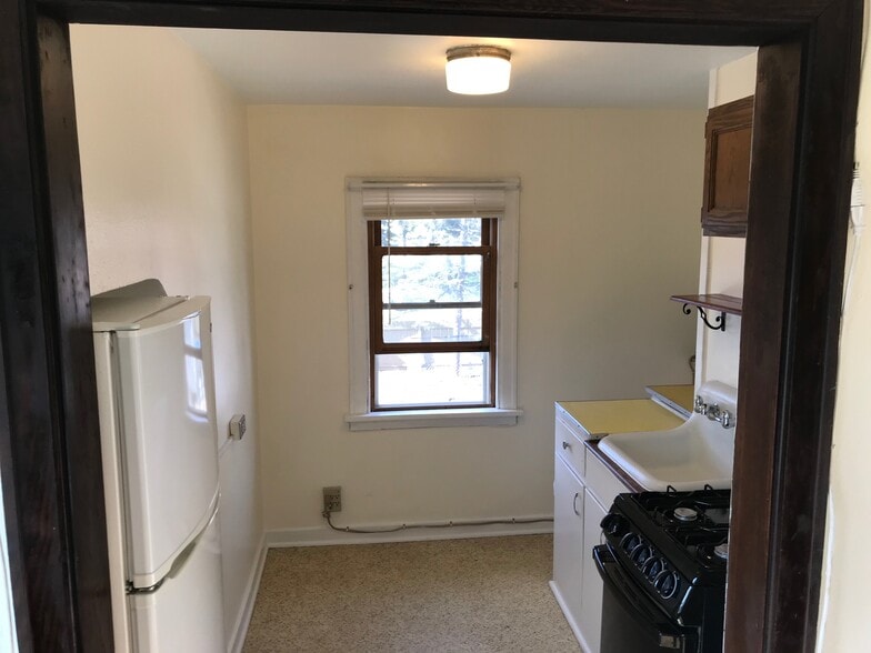 Building Photo - 3226 Milwaukee St