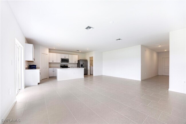 Building Photo - 4098 Lattuca