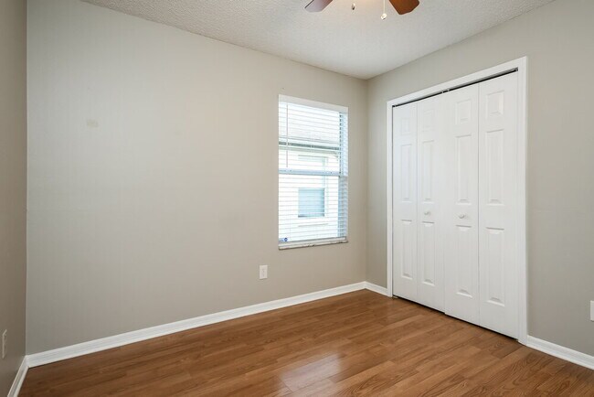 Building Photo - 1800 Grasmere Dr