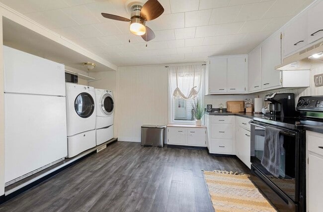 Building Photo - 532 W 5th Ave