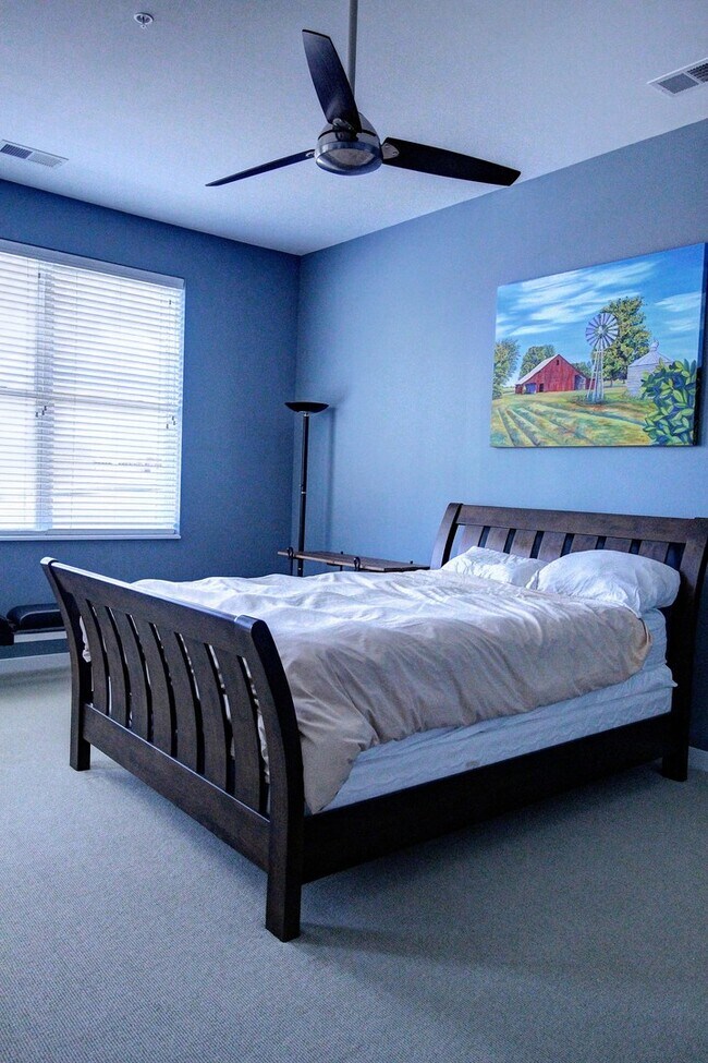 Building Photo - Downtown Durham 1bd/1ba Corner-Unit Condo with On-Site Personal 1-Car Garage!