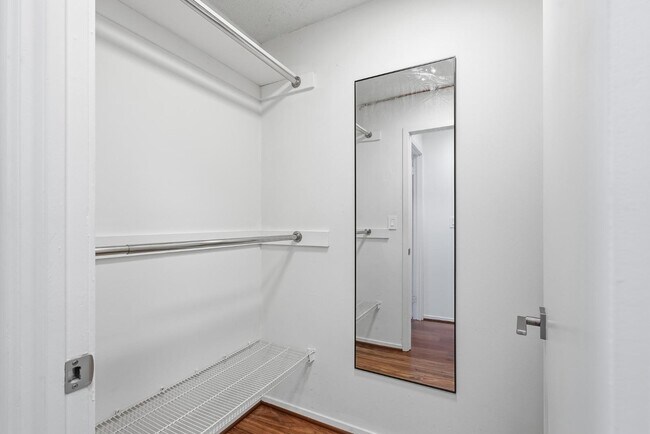 Building Photo - 2020 Walnut St