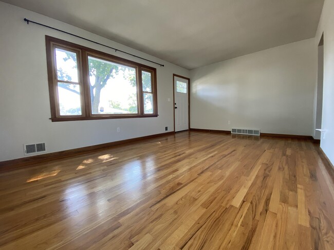 Building Photo - 1863-17 1/2 17 1/2 St NW