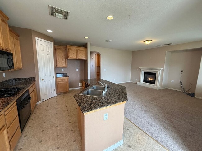 Building Photo - Spacious Home in Quiet Area