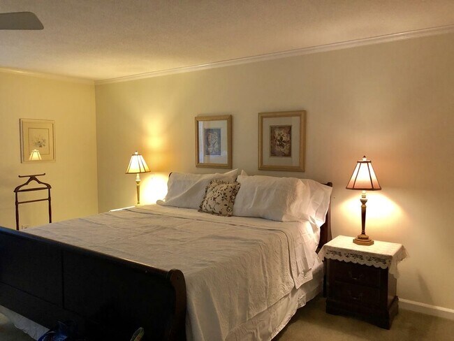 Building Photo - 685 Donald Ross Dr