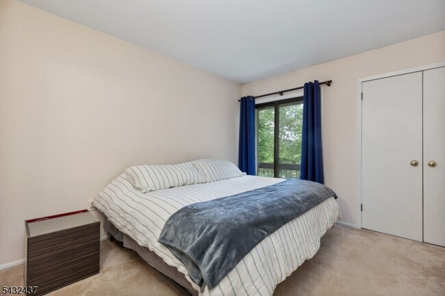 Building Photo - 240 Arrowood Way