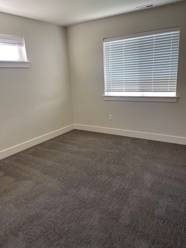 Building Photo - 1303 Bunson Blvd