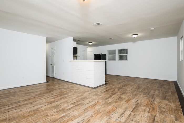 Building Photo - 7177 Tanglewood Dr